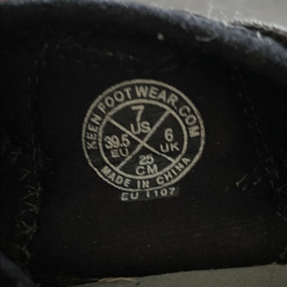 Keen Men’s 7 Closed Toe Hiking Outdoor Sandals Waterproof Black & Grey - Picture 2 of 7